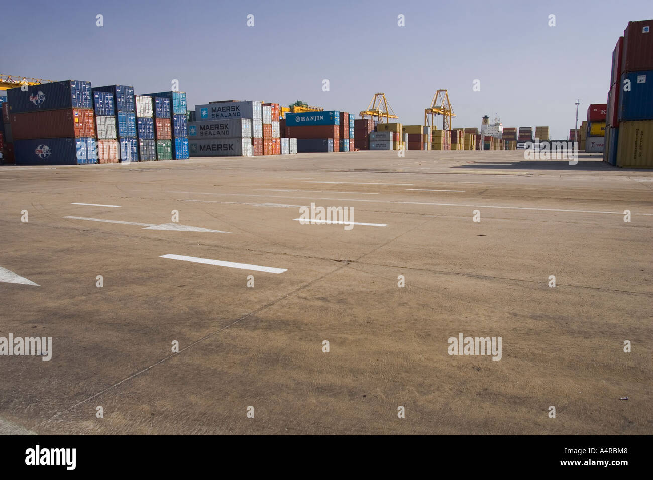 Dock Stack Stack of cargo containers at a dock Stock Photo - Alamy