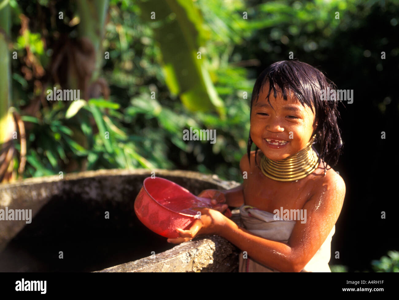 アート・デザイン・音楽 A Girl from Northern Thailand Karen Tribal Girl From Padaung Long Neck Hill Tribe Village