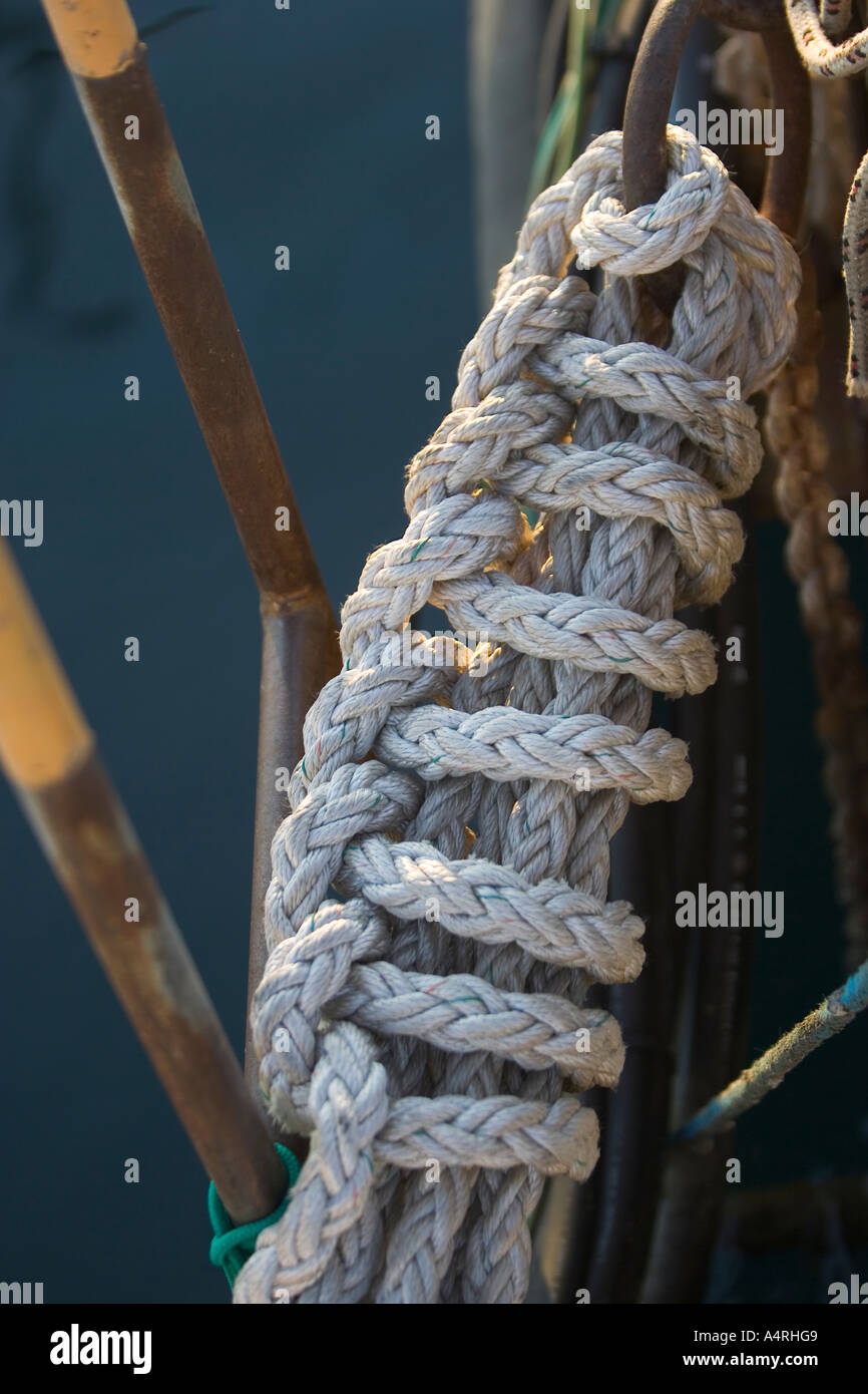 Rope tied to ring hi-res stock photography and images - Alamy