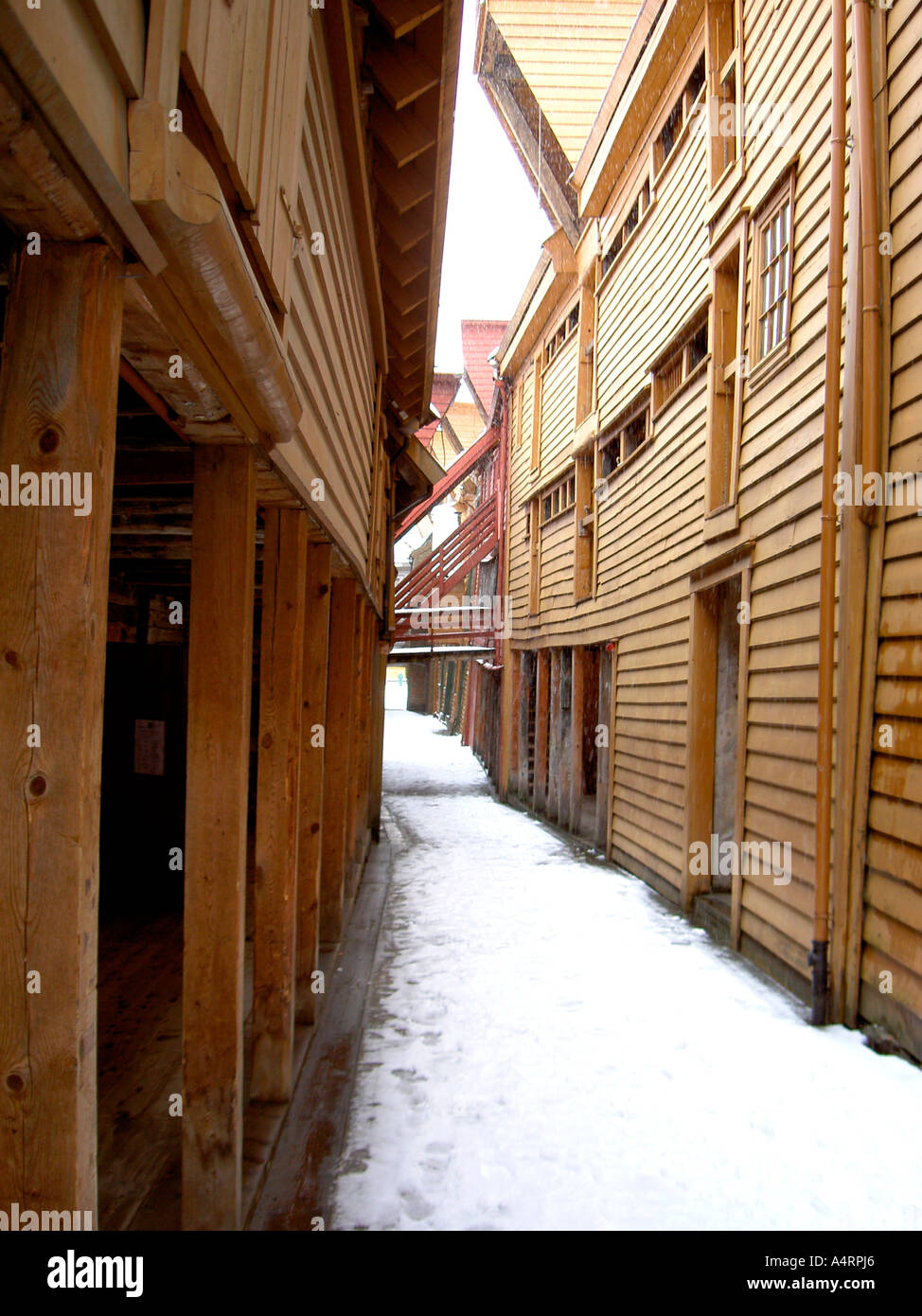 alley-between-the-historic-wooden-warehouses-on-bryggen-wharf-bergen