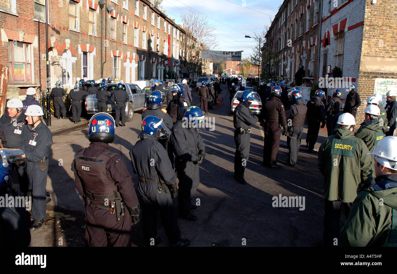 Riot police & Bailiffs evict 21 houses of squatters in St. Agnes Place Kennington South London after 30 years squatting Stock Photo