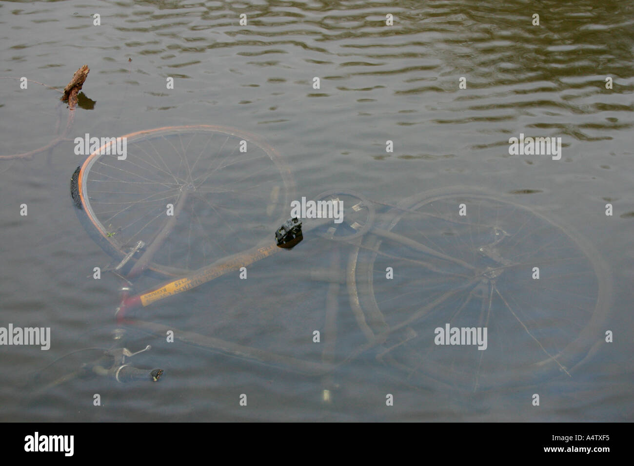 Underwater Rusted Bicycle Rims Abandoned bicycle underwater hi-res stock photography and images - Alamy