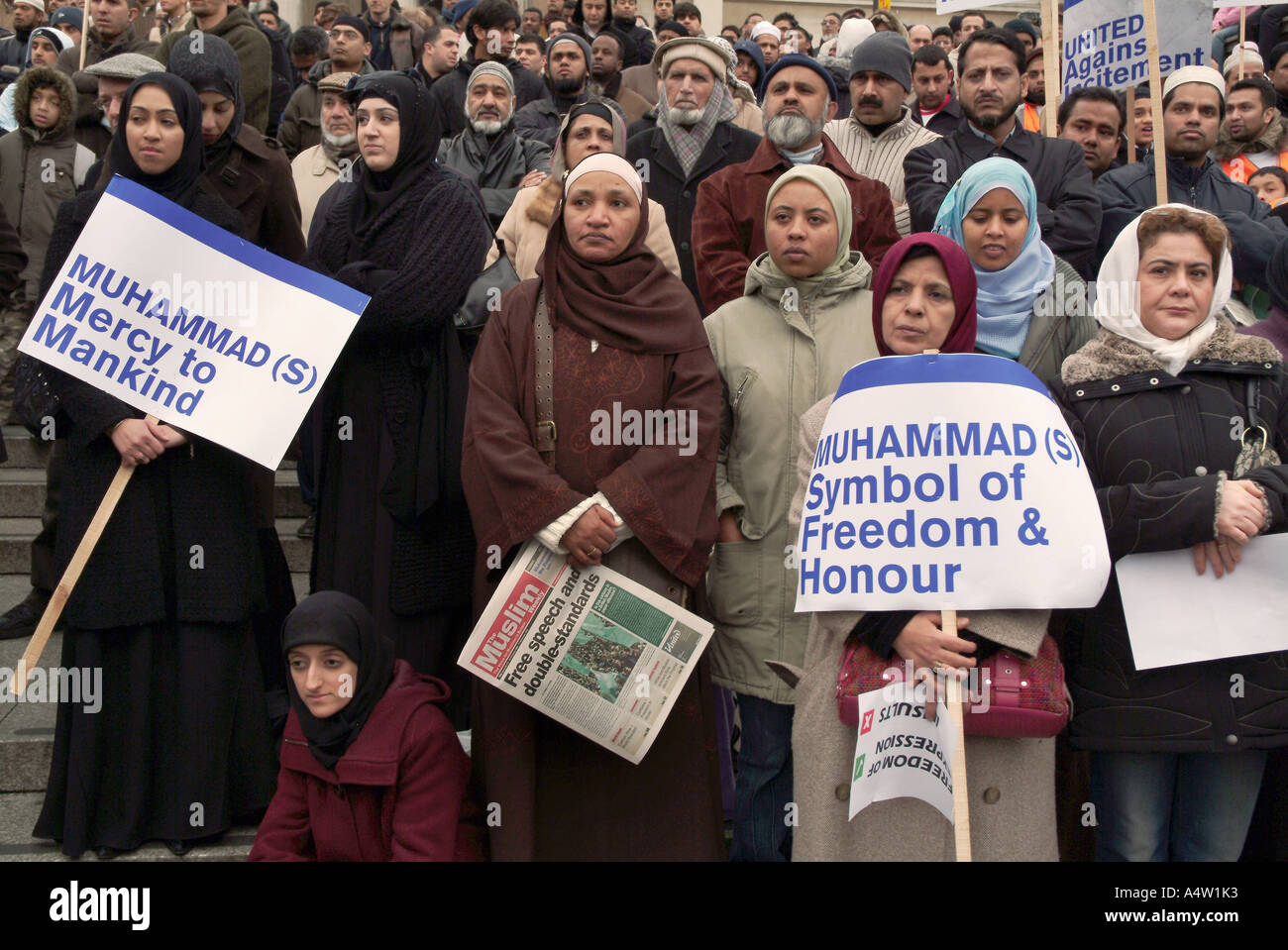 MUSLIMS IN TRAFALGAR SQUARE PROTESTING PUBLICATION OF MUHAMMADS CARTOON IN WESTERN MEDIA 11 FEBRUARY 2006 LONDON Stock Photo