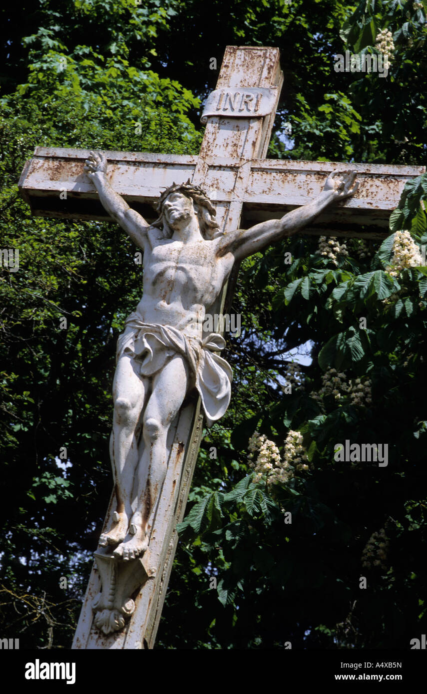 Christ statue cross wooden hi-res stock photography and images - Alamy
