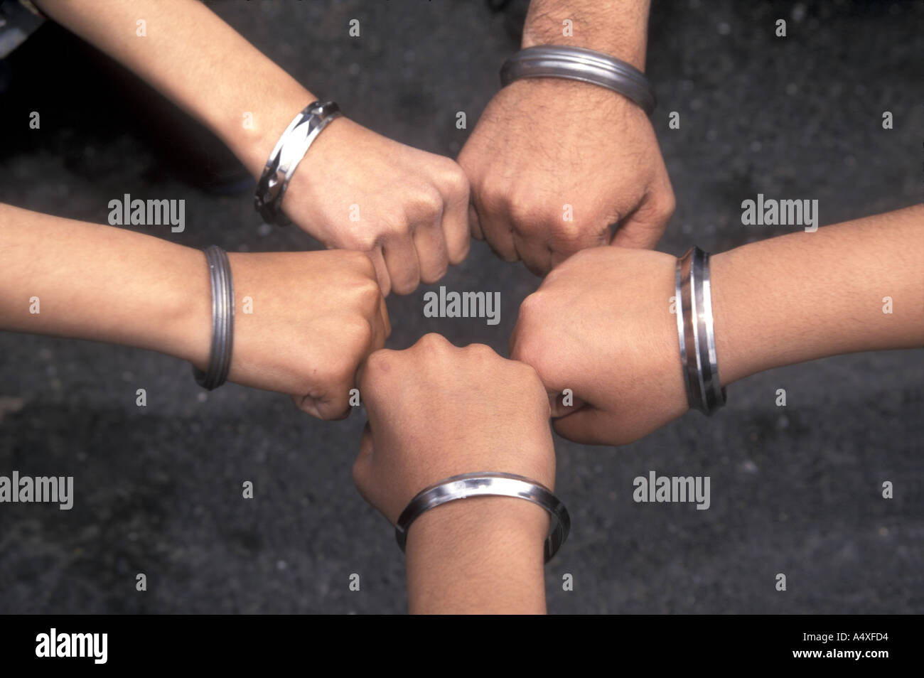 Kara bangle discount