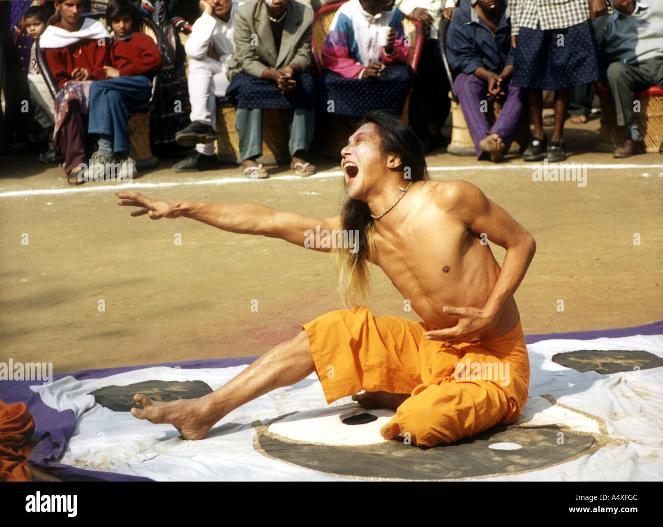 Acting street hi-res stock photography and images - Alamy