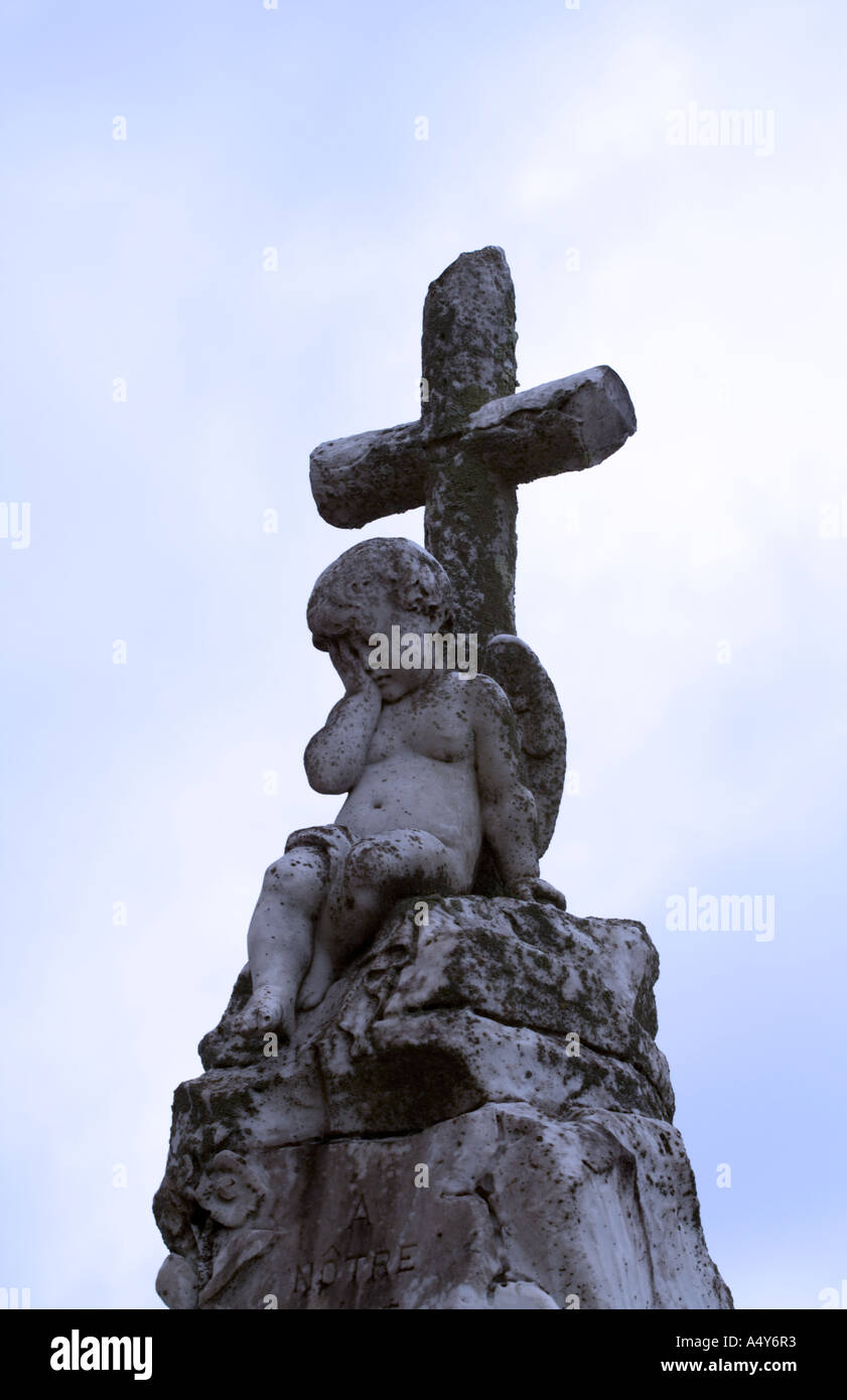 stone statue of angel Stock Photo - Alamy