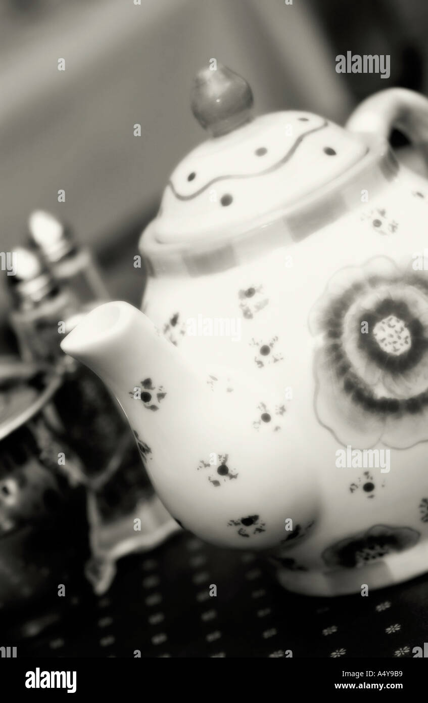 Collectible teapots hires stock photography and images Alamy