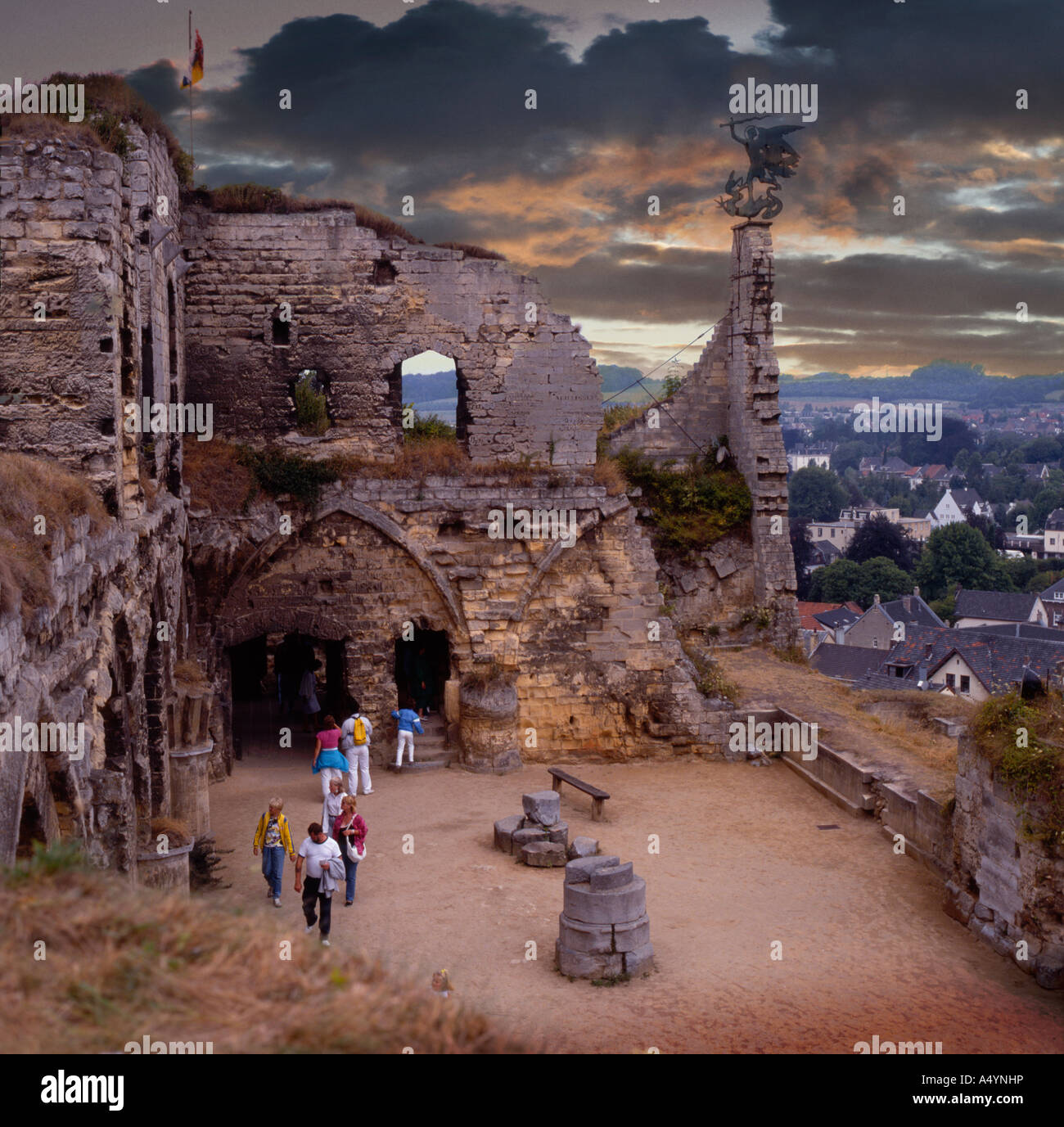 pix Van Valkenburg Castle https www alamy com stock photo castle ruins at valkenburg holland 11149473 html