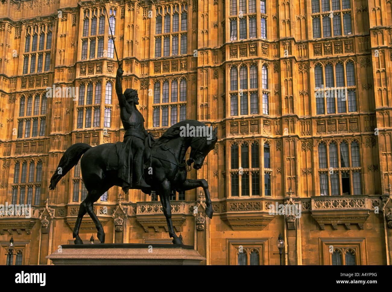 bronze statue, equestrian statue of Richard the Lionheart, equestrian