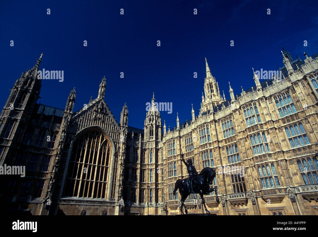 bronze statue, equestrian statue of Richard the Lionheart, equestrian
