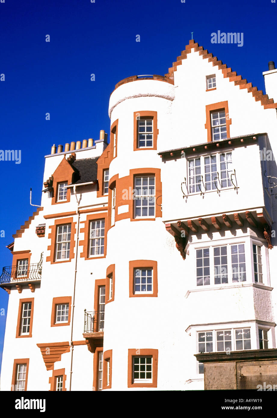 dh Ramsay Garden ROYAL MILE EDINBURGH Scotland Houses white washed
