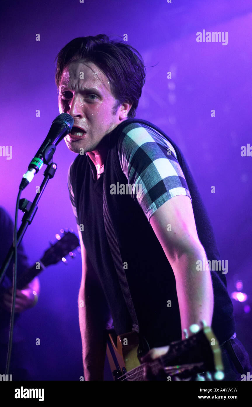 Barry Hyde lead singer and guitarist of The Futureheads playing The Beach club Brighton during the 2006 Great Escape Festival Stock Photo