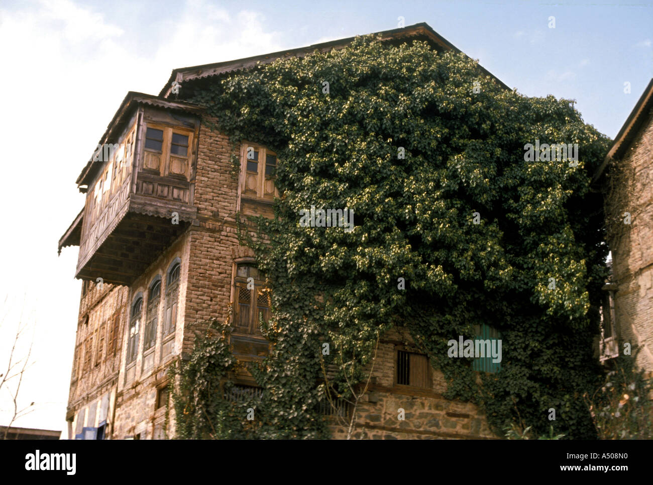 Srinagar old house hires stock photography and images Alamy