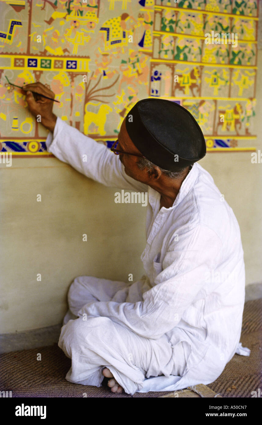 Old man sitting painting hi-res stock photography and images - Alamy