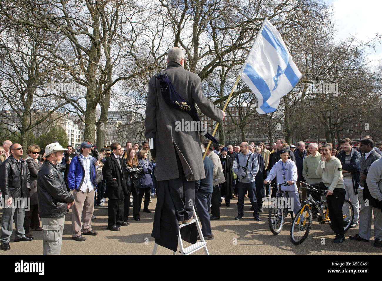 Man with flag of Israel preaching Speakers Corner in Hyde Park London ...