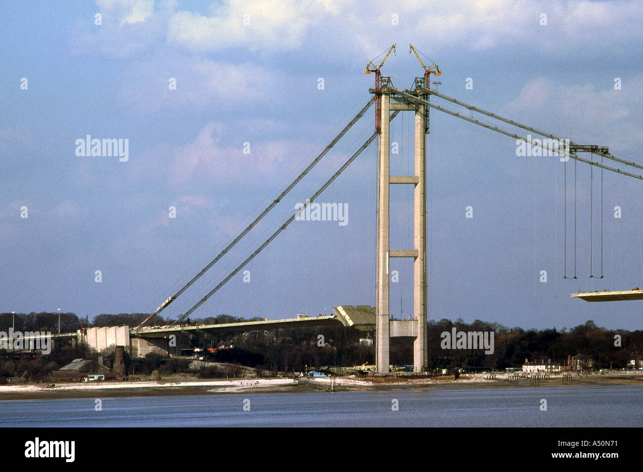 Incident during the building of the Humber Bridge when one road section tilted and almost fell into the river Stock Photo
