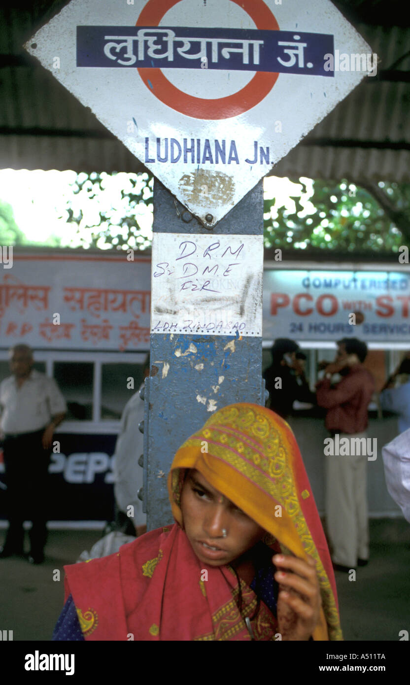Woman waiting on the platform of Ludhiana station Punjab India Stock Photo