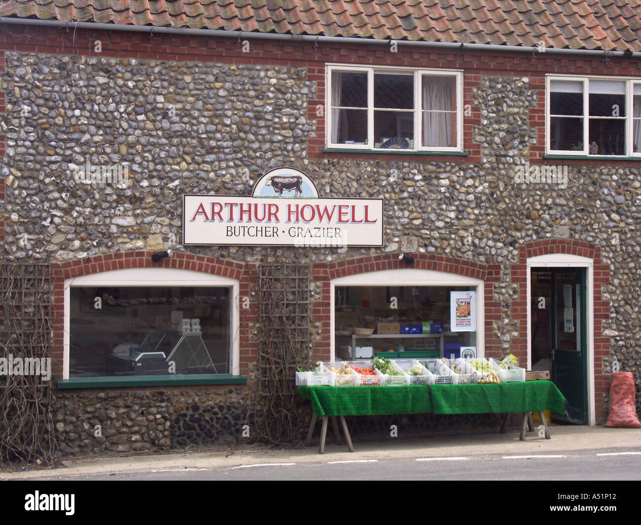 Old fashioned butcher shop hi-res stock photography and images - Alamy