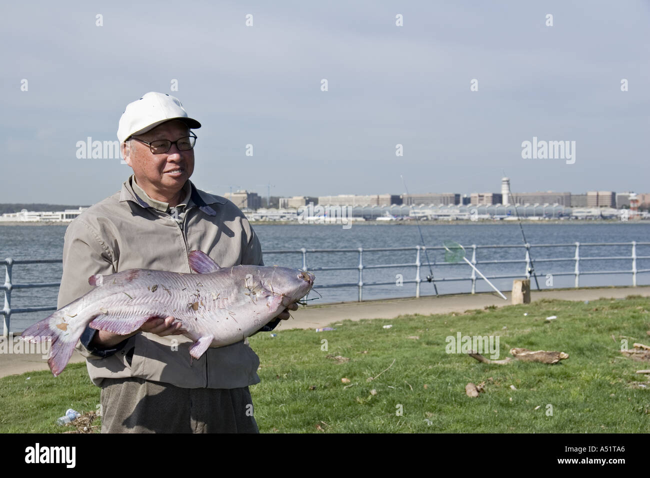 Fishing for Big Urban Carp in the Tidal Basin! 