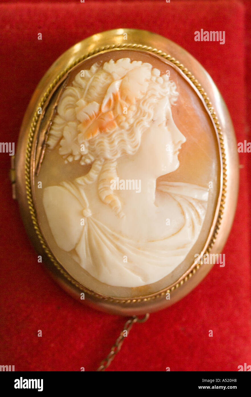 Cameo brooch hi-res stock photography and images - Alamy