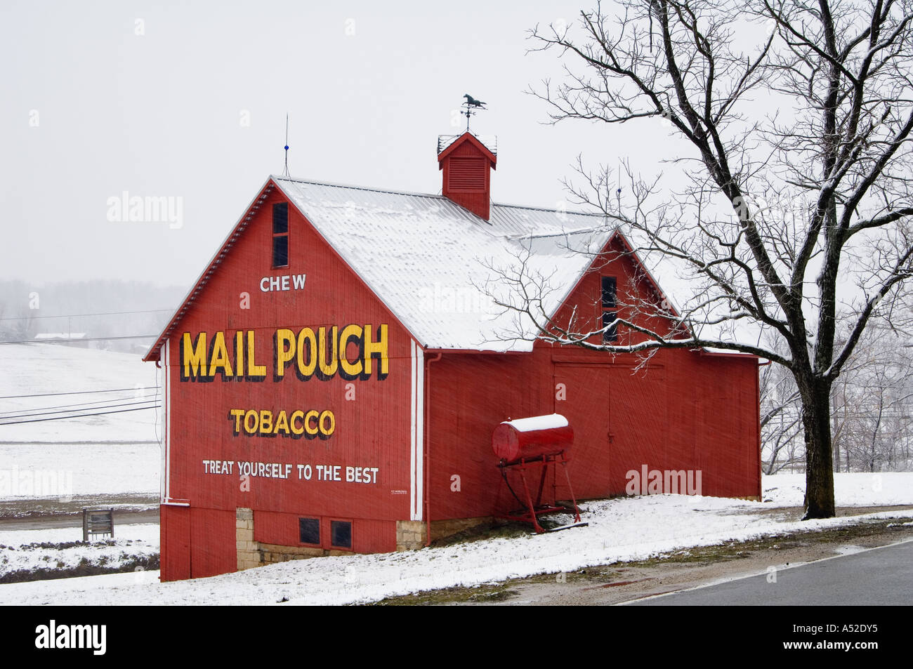 Red Mail Pouch Barn and New Snow Lanesville Indiana Stock Photo Alamy