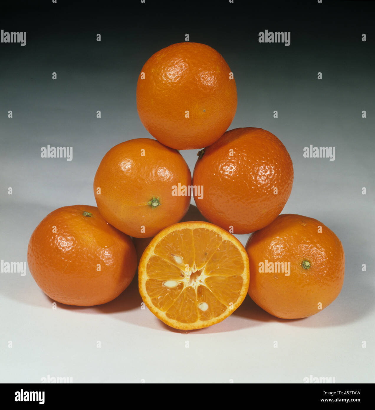 Whole and sectioned mandarin fruits variety Fremont Stock Photo Alamy