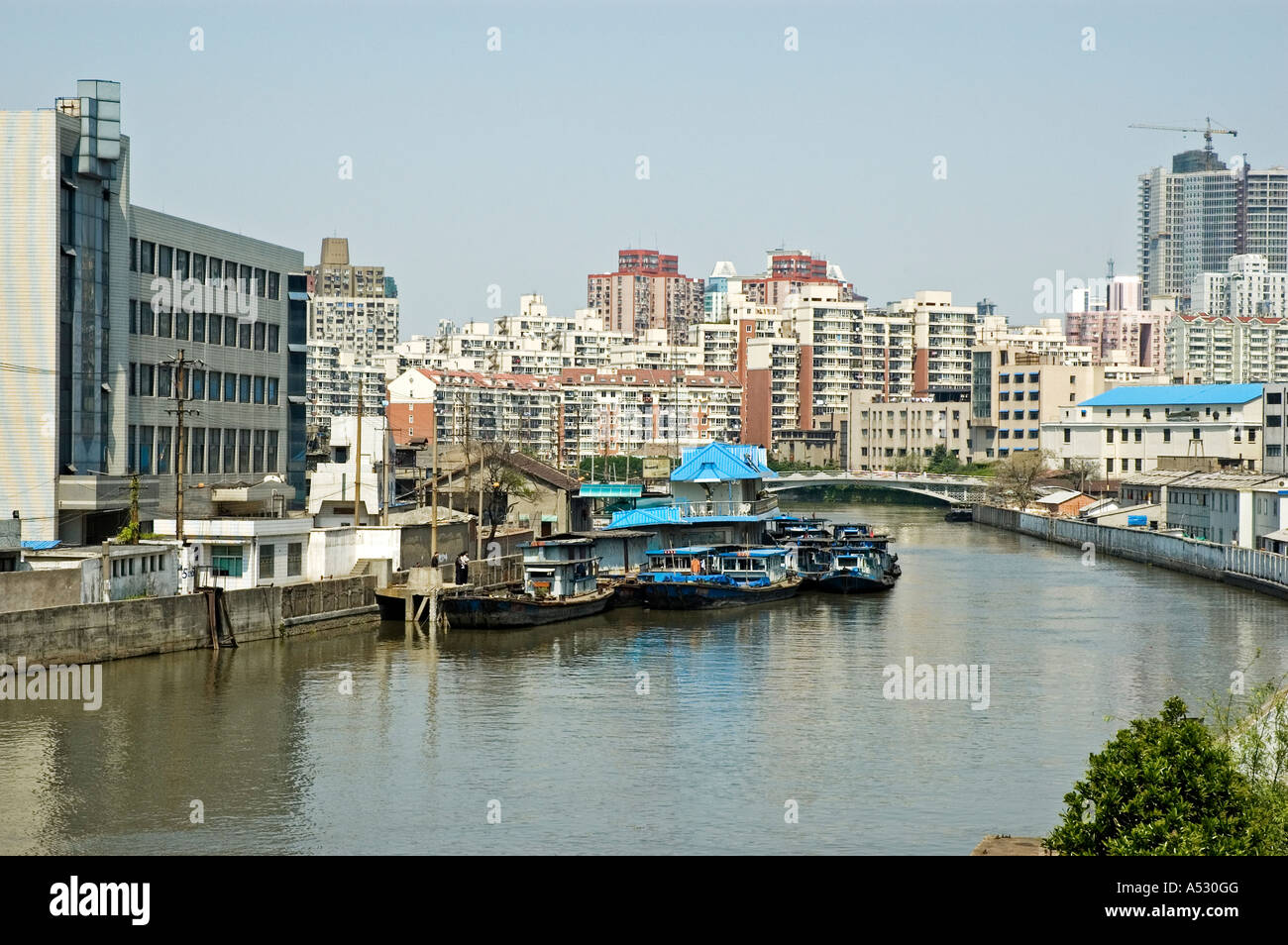 Shanghai waterway boats hi-res stock photography and images - Alamy