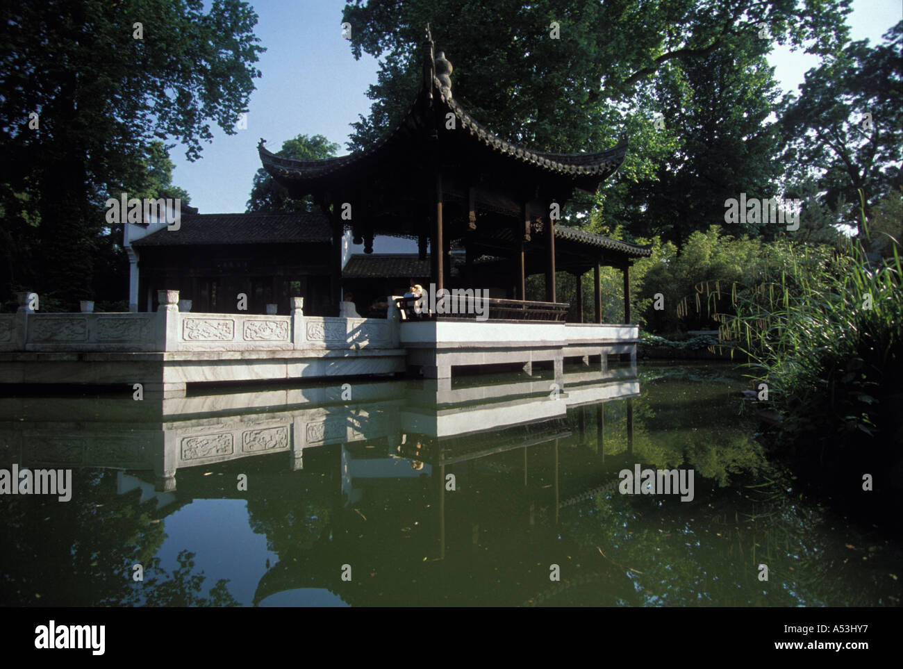 Frankfurt Am Main Deu Chinese Temple In The Bethmannpark With Visitor Stock Photo Alamy