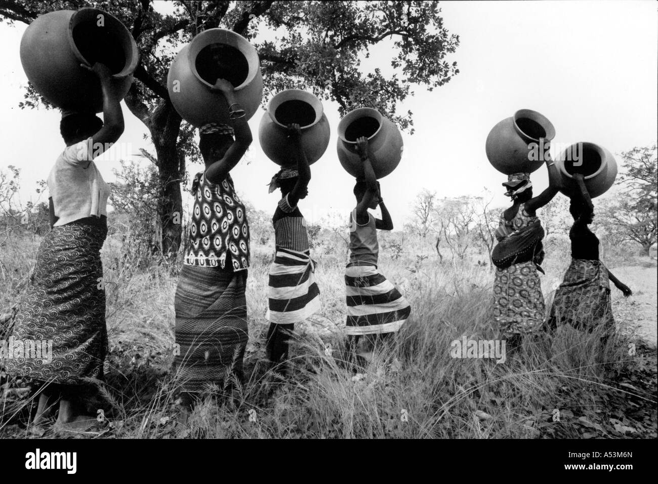 Painet ha1373 182 black and white clabor women carrying pots burkina faso country developing nation less economically Stock Photo