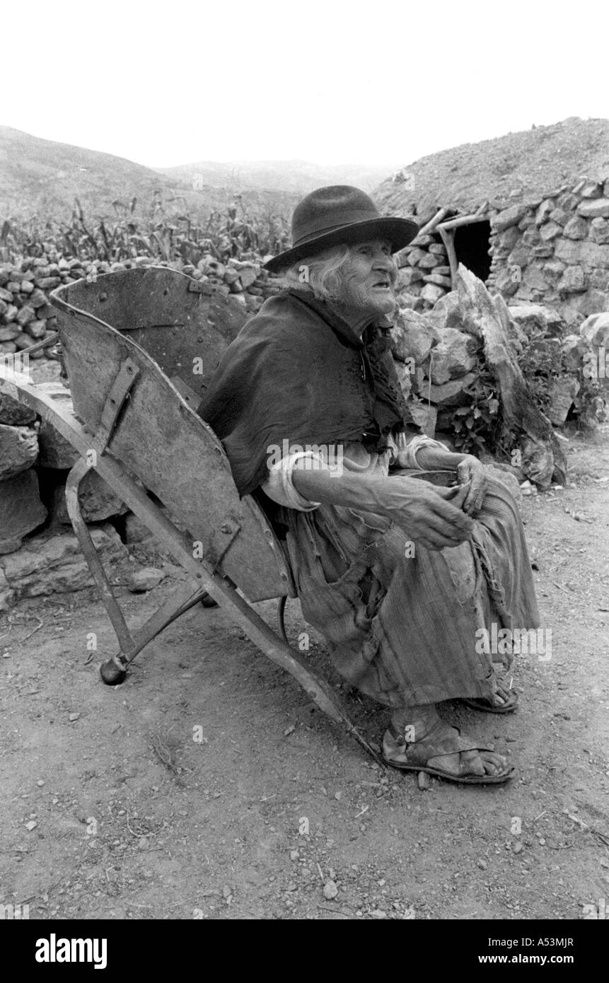 Painet ha1424 249 black and white elderly aging old woman broken wheelbarrow sucre bolivia country developing nation less Stock Photo