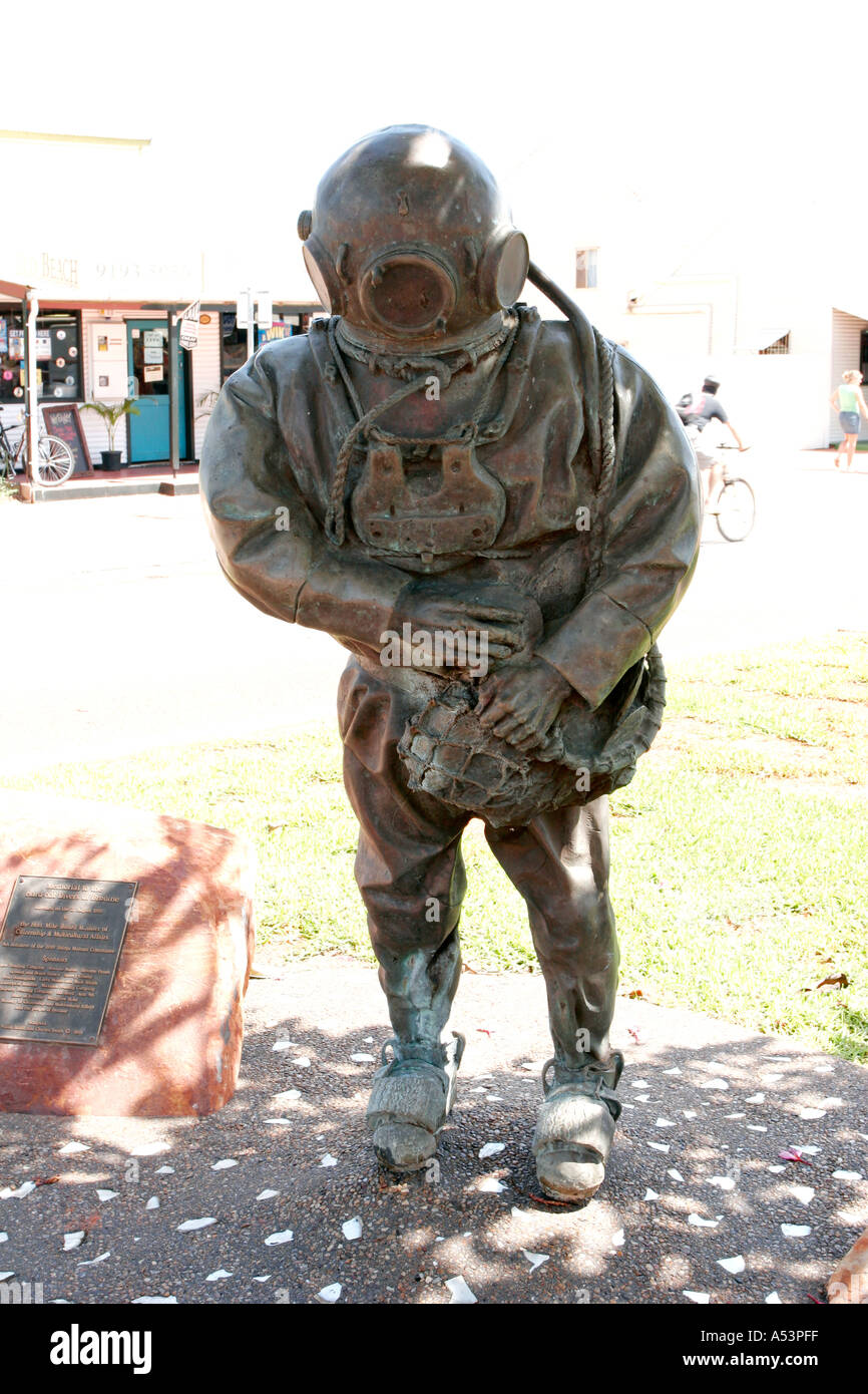 Statue of a pearl fisherman in Broome Australia Stock Photo Alamy