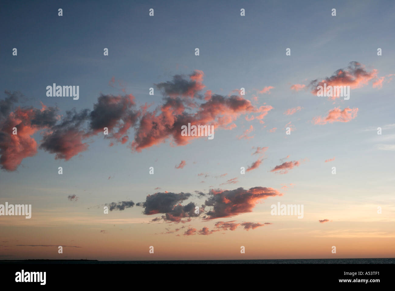 Sky red skies sunset hi-res stock photography and images - Alamy