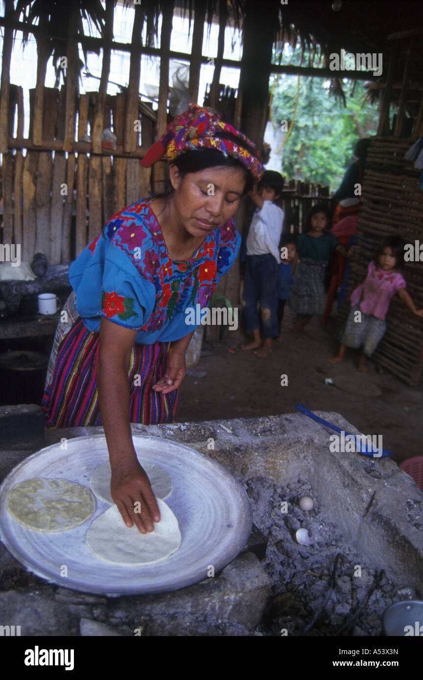Painet ha2253 5044 guatemala women labour woman making tortillas trionfo displaced persons camp country developing nation Stock Photo
