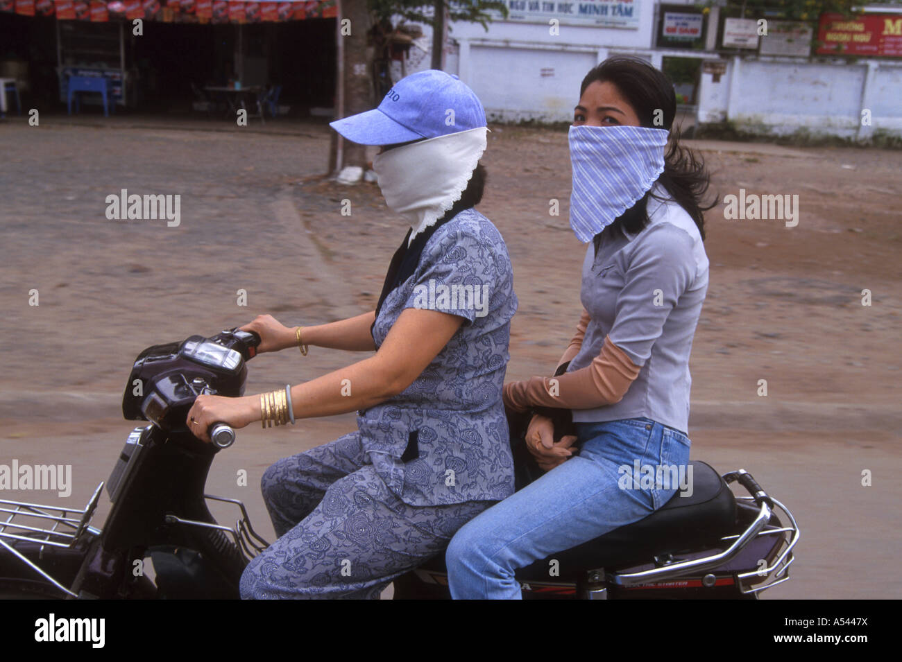 Motor show girls hi-res stock photography and images - Alamy