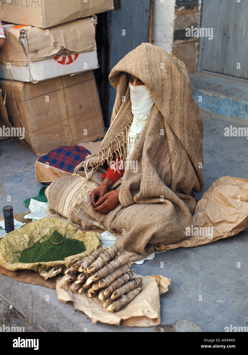 Painet hn1747 3338 morocco woman selling henna safi country developing