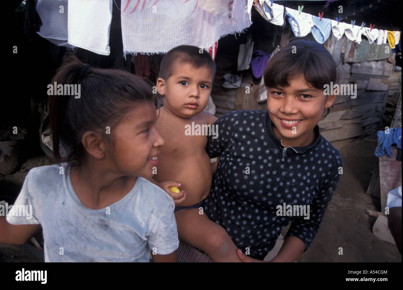 Painet hn1884 4348 honduras children living slum san pedro sula country developing nation less economically developed Stock Photo