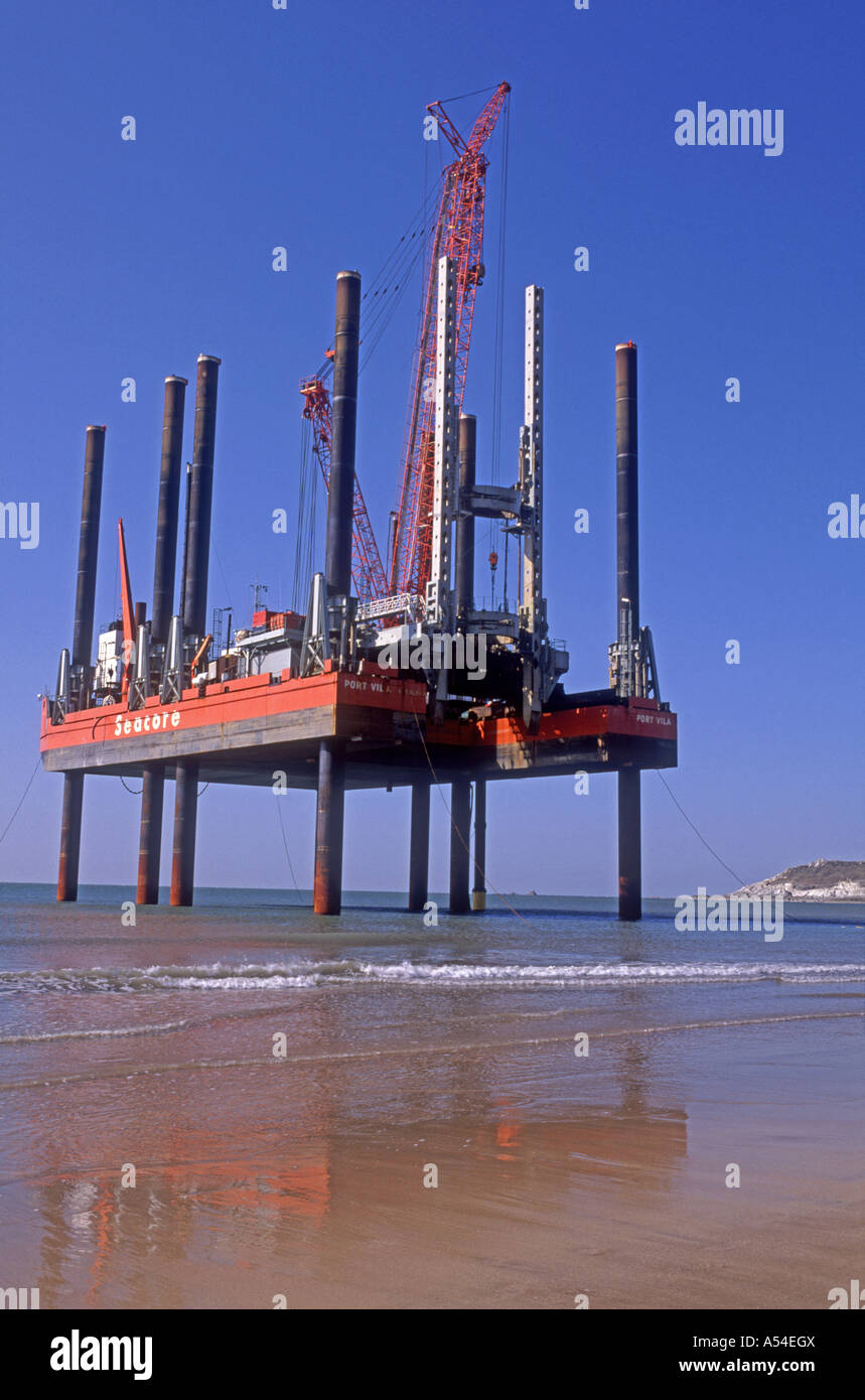Oil Drilling jacking Platform on Woolacombe sands North Devon.  XPL 4785-449 Stock Photo