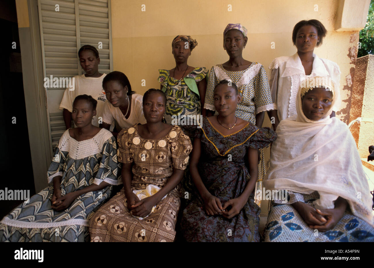 Women centre hi-res stock photography and images - Alamy