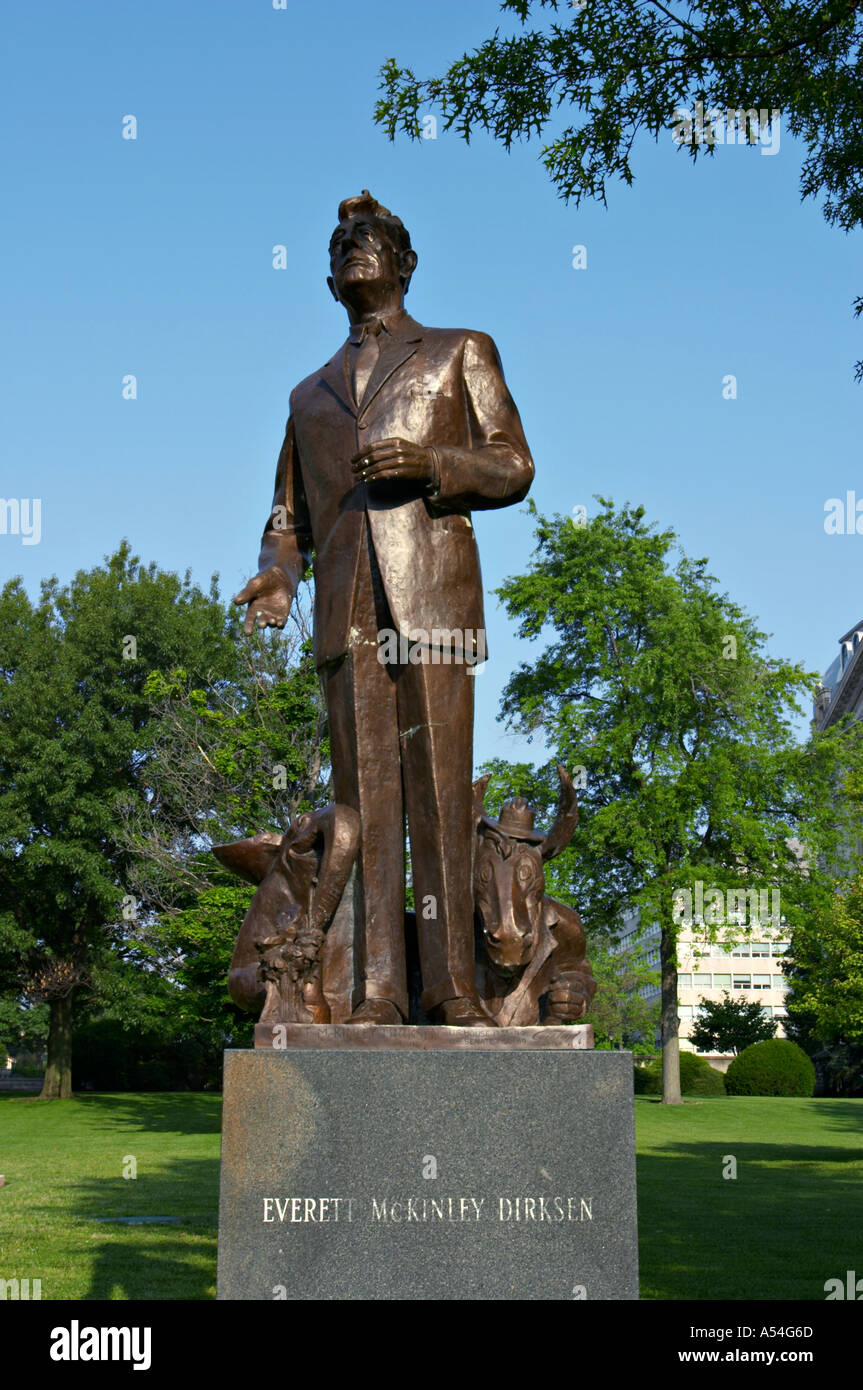ILLINOIS Springfield Statue of Everett Dirksen on grounds of State Capitol building Stock Photo