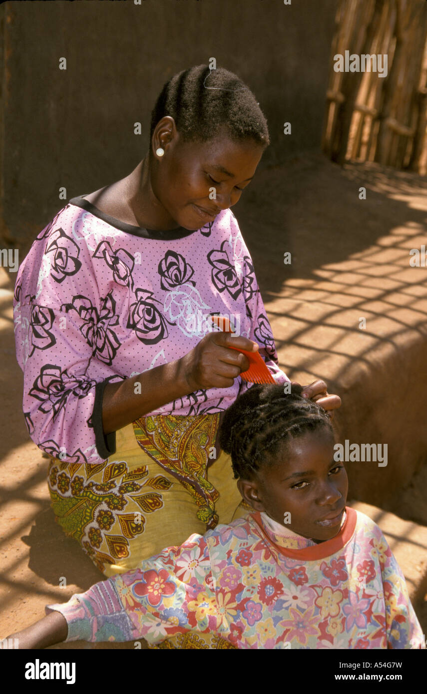 Painet Hq1436 Mozambique Woman Grooming Girls Hair Metangula Comb