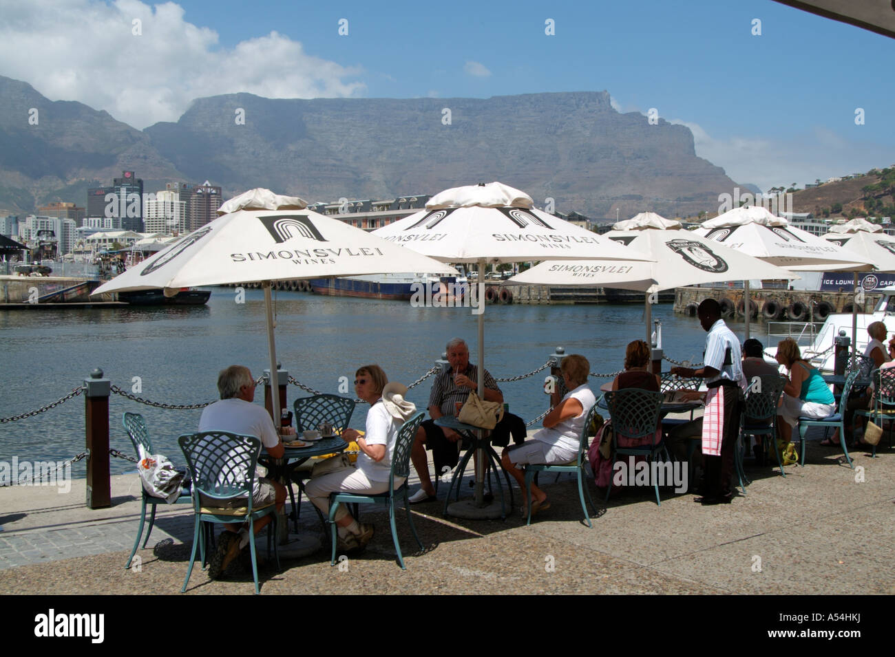 V&A Waterfront restaurant with the Wheel of Excellence and Table Mountain  beyond. Cape Town, Western Cape, South Africa Stock Photo - Alamy
