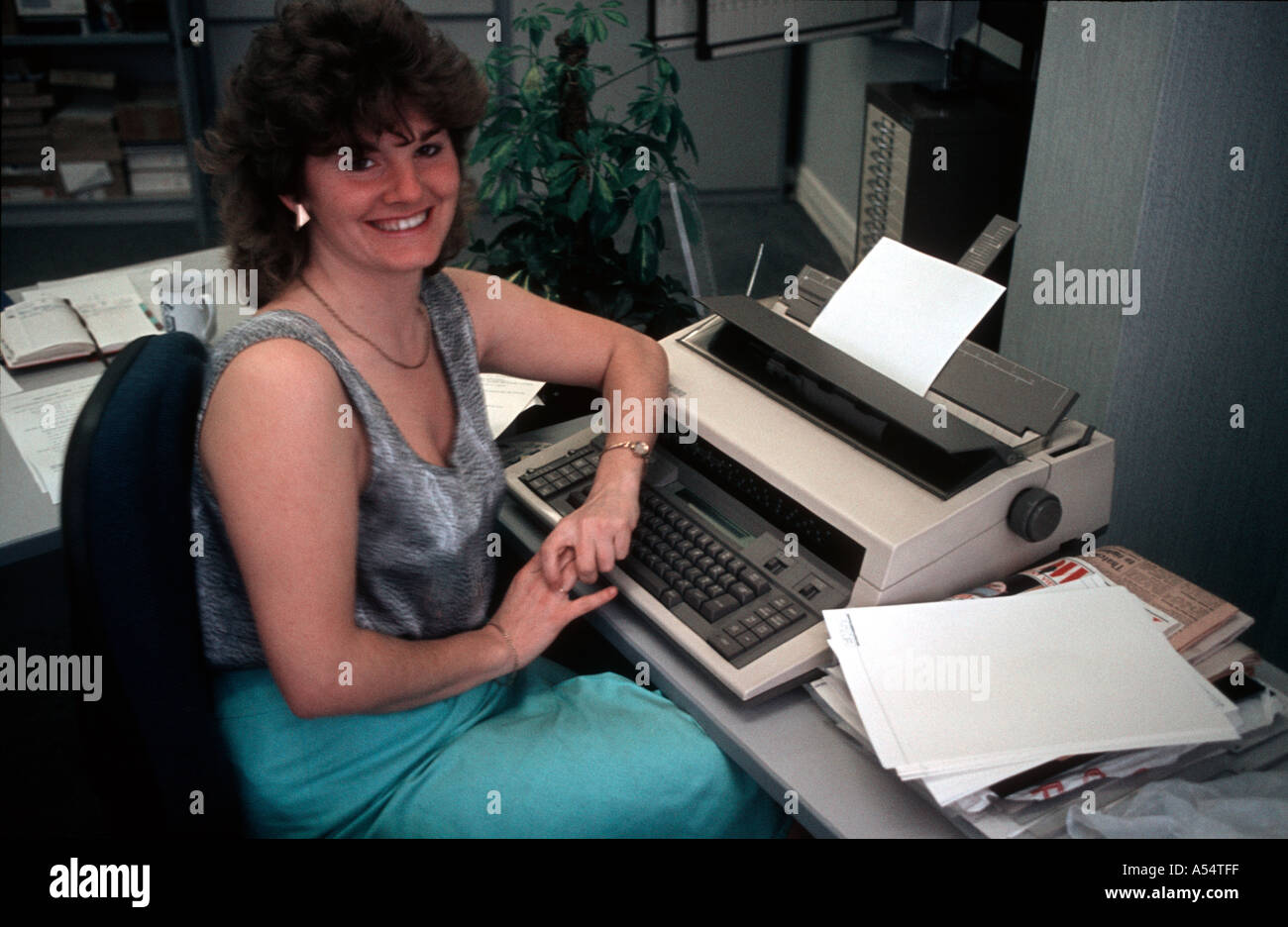 Gerry Maynes in her office 1985 with electric typewriter and no computer in sight Stock Photo