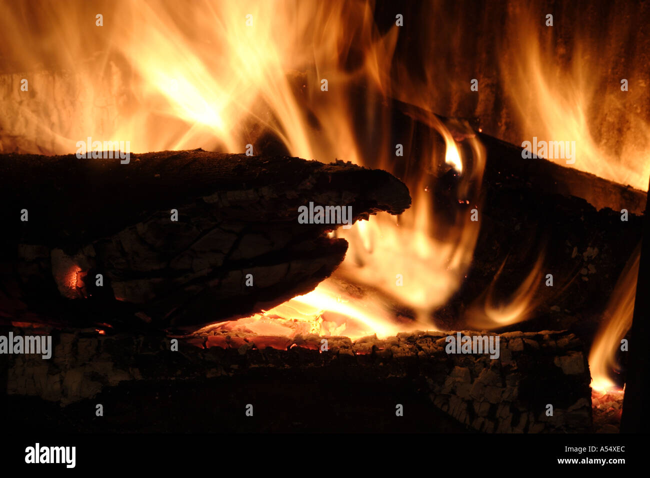 Logs burning on an open fire Stock Photo - Alamy