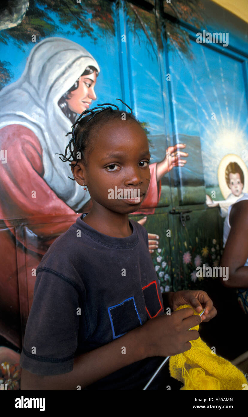 Painet ik0190 benin centre feminine bohicon girl knitting abomey country developing nation less economically developed Stock Photo
