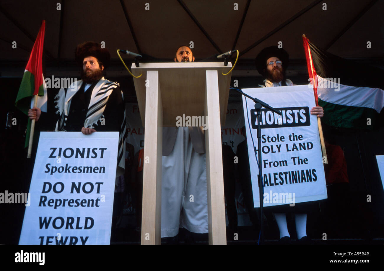 Ismael Patel and Jews against the occupation of Palestine during a rally in Hyde Park London Stock Photo