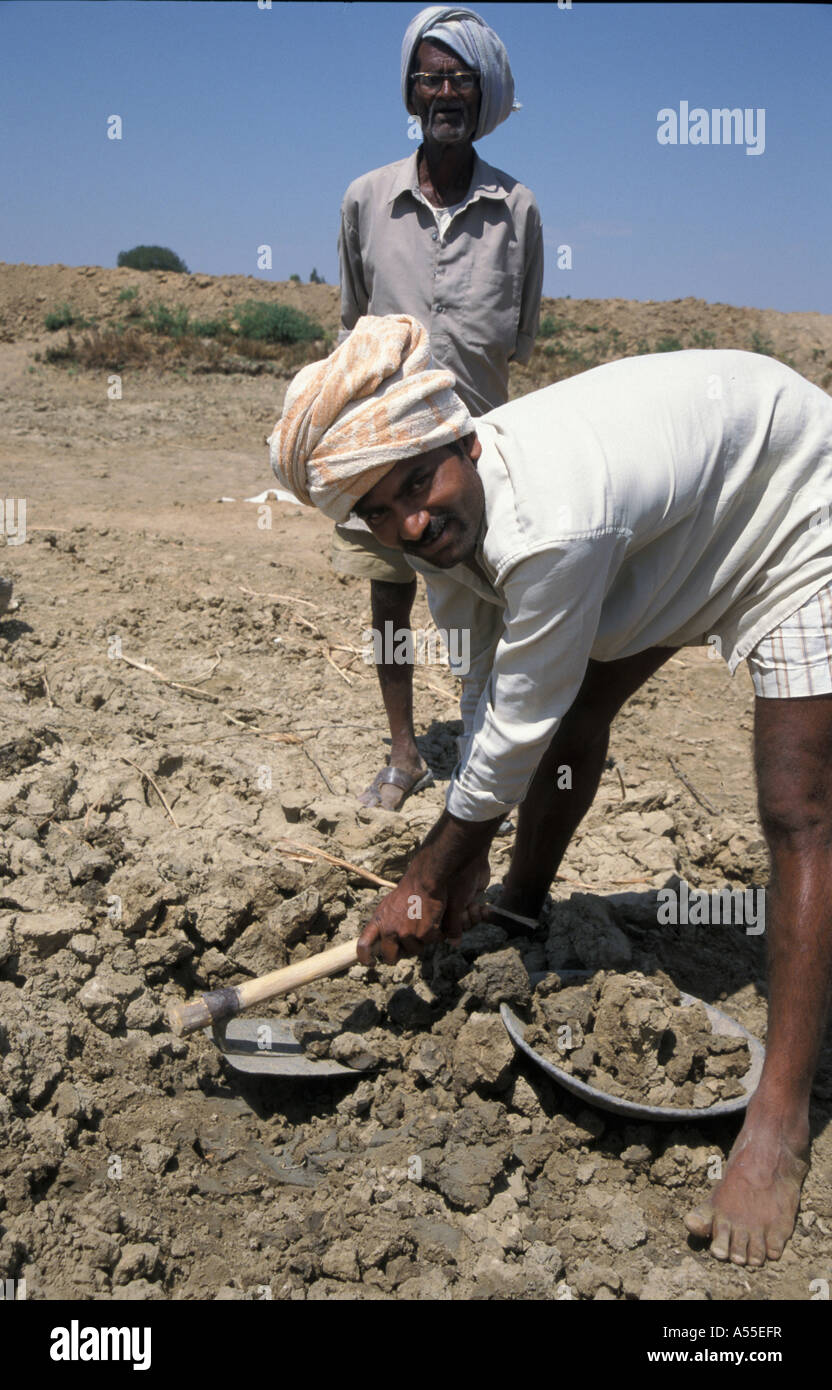 Pond digging hi-res stock photography and images - Alamy