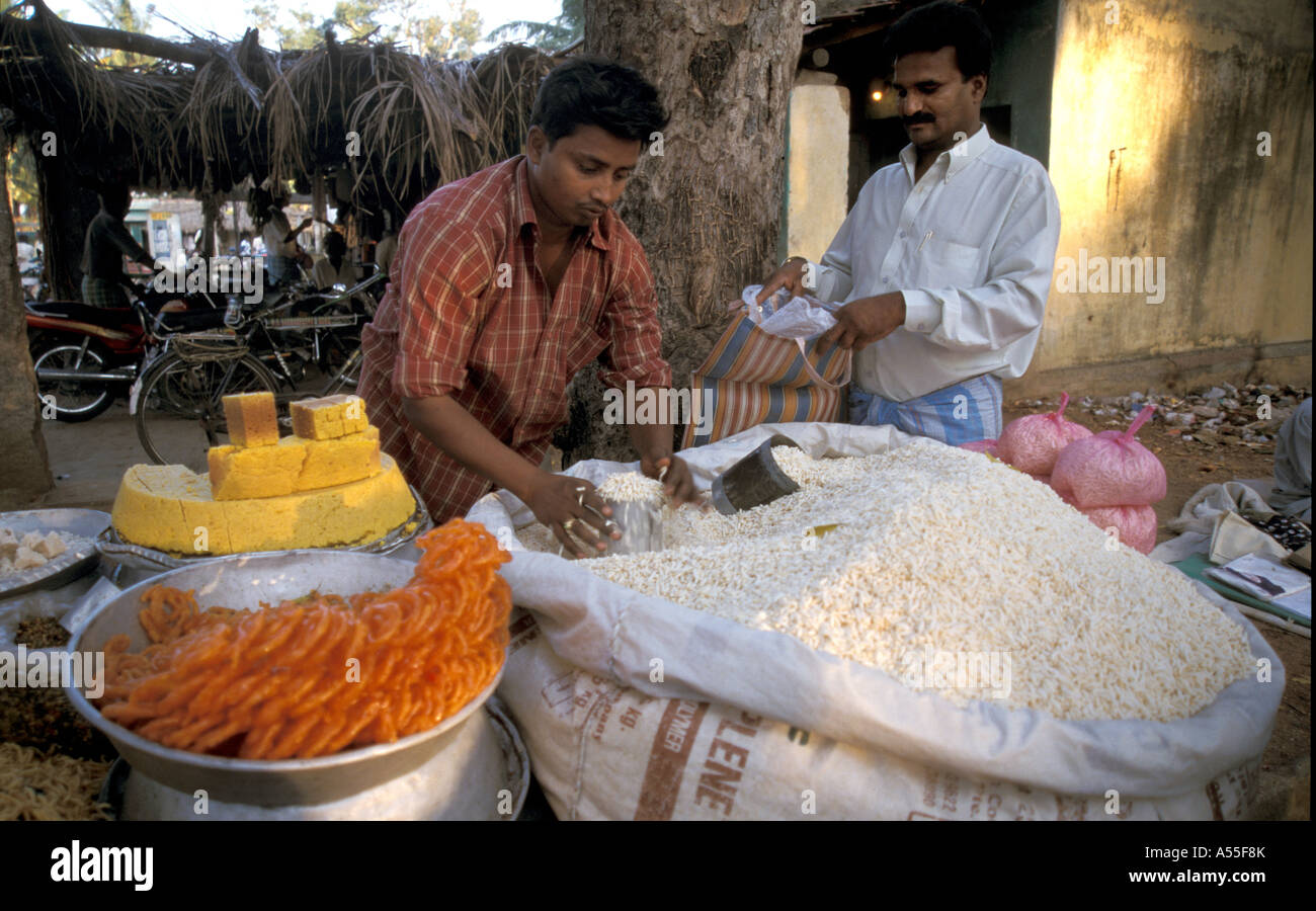 People Selling Rice Buying rice india hi-res stock photography and images - Alamy