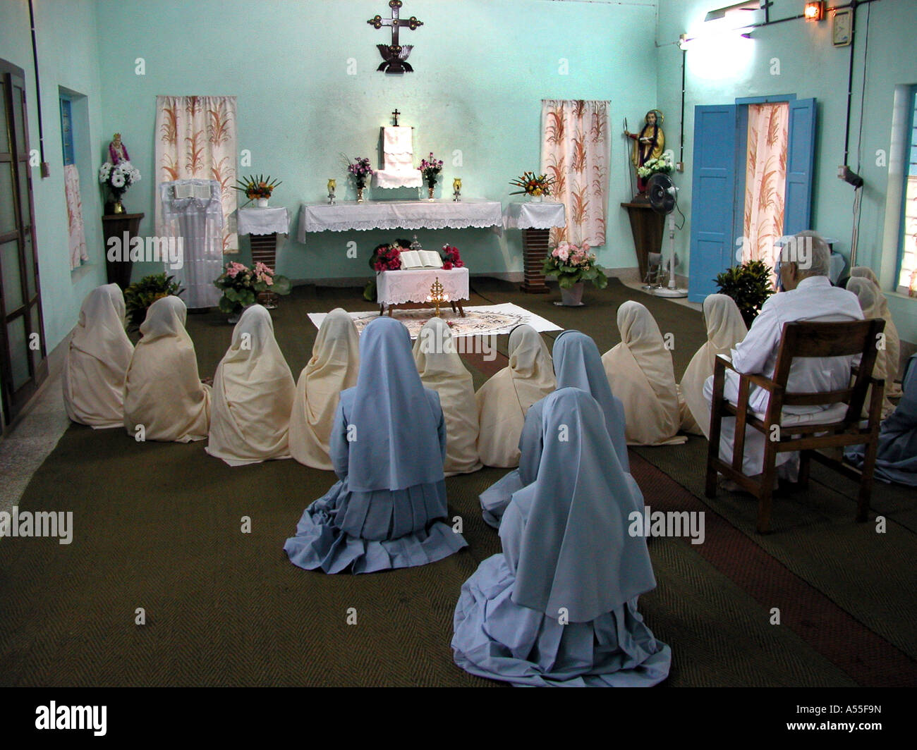 Painet ik0513 women nuns india father jacob thazhathel founder daughters saint thomas novitiates meditation palai kerala Stock Photo