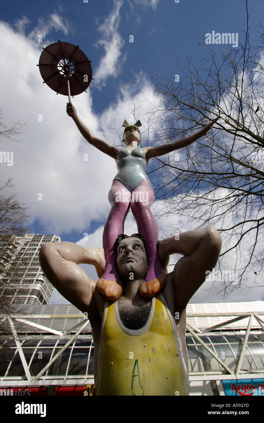 Statues of acrobats in Swindon town centre Brunel shopping centre in ...